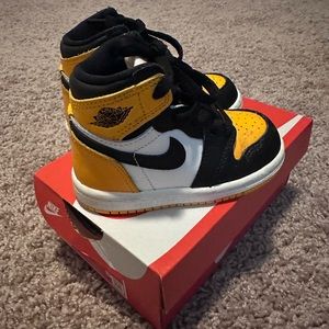 Toddler shoes 5c worn 2 times